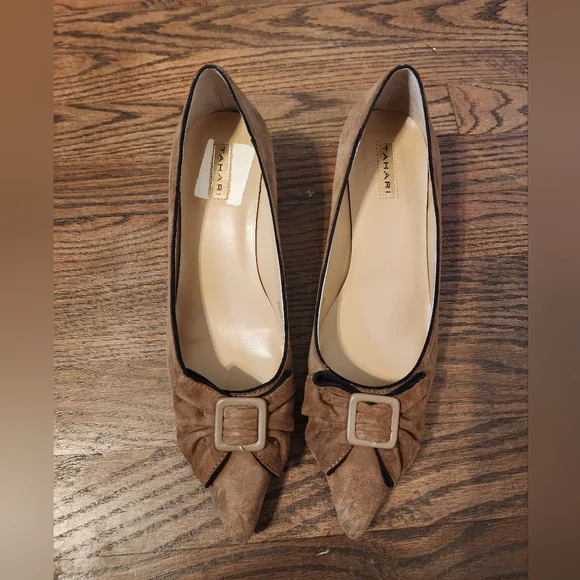 Tahari Tan Suede Bow Heels - Picture 3 of 6